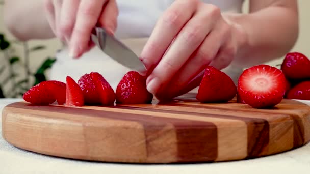 Close Footage Young Womans Hands Neatly Cutting Strawberries Wooden Board — Stok video