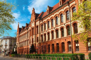 Polonya 'nın Krakow kentindeki Kazimierz ilçesinde bulunan Szkola Mijeska 16 numaralı ilköğretim okulu.