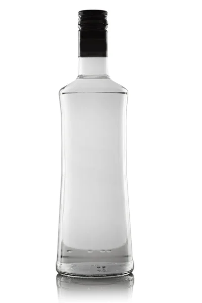 Een fles sterke alcohol op een witte achtergrond. — Stockfoto