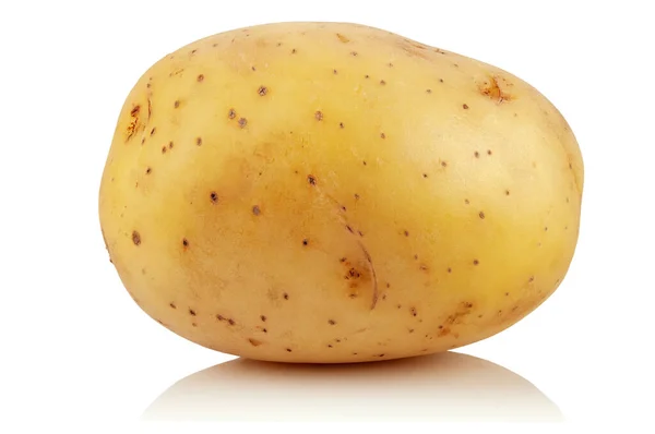 Patatas Frescas Limpias Crudas Sobre Fondo Blanco —  Fotos de Stock