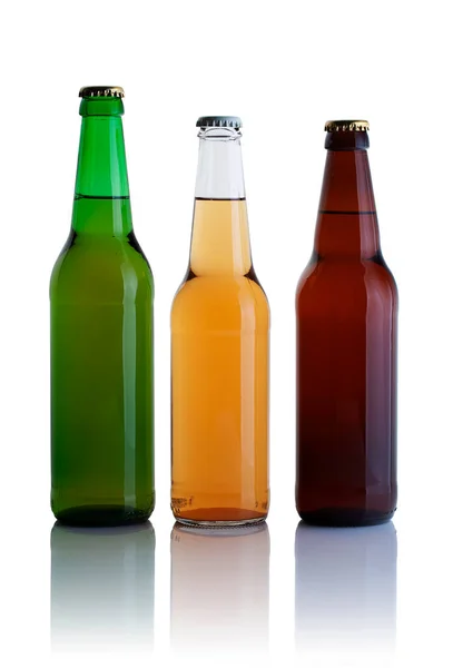 Tre Diverse Bottiglie Birra Colorate Sfondo Bianco — Foto Stock