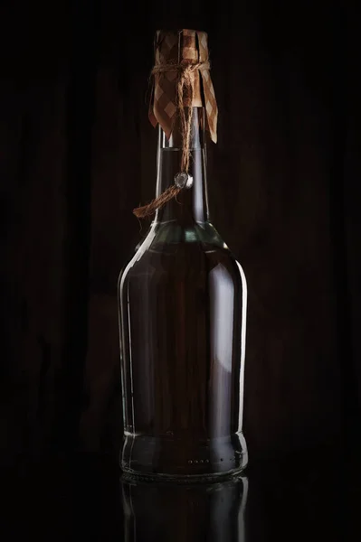 Butelka Wódki Ciemnym Tle — Zdjęcie stockowe