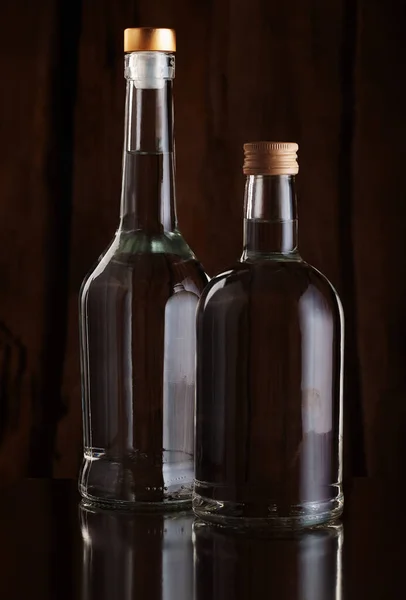 Due Bottiglie Vodka Sfondo Scuro — Foto Stock