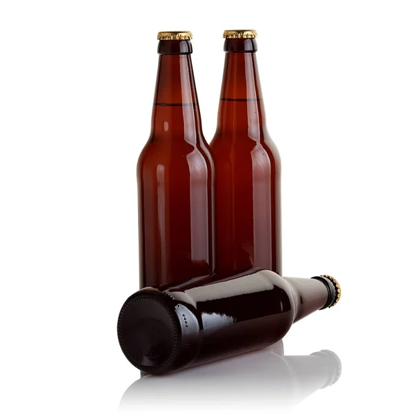 Три Бутылки Коричневого Стекла Нефильтрованным Пивом Белом Фоне — стоковое фото