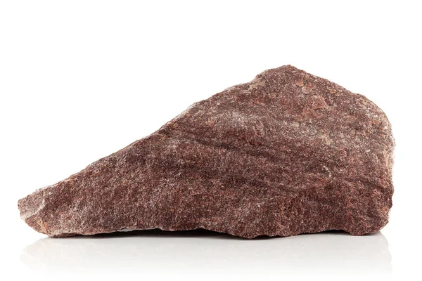 Ein Stein Ein Grobes Fragment Purpurroten Quarzits Auf Weißem Hintergrund — Stockfoto