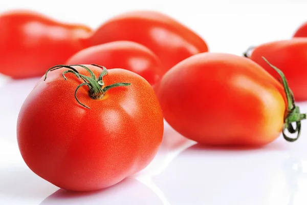 Tomates Rojos Maduros Sobre Fondo Claro — Foto de Stock