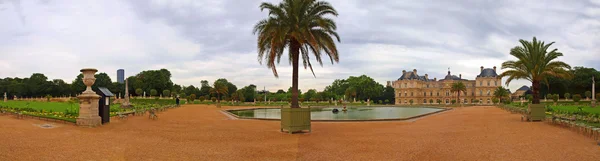 In de jardin de luxembourg in Parijs stad — Stockfoto