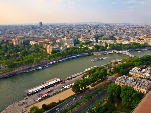 Visa från Eiffeltornet i paris staden — Stockfoto