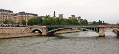 paris şehri seine Nehri üzerinde köprü