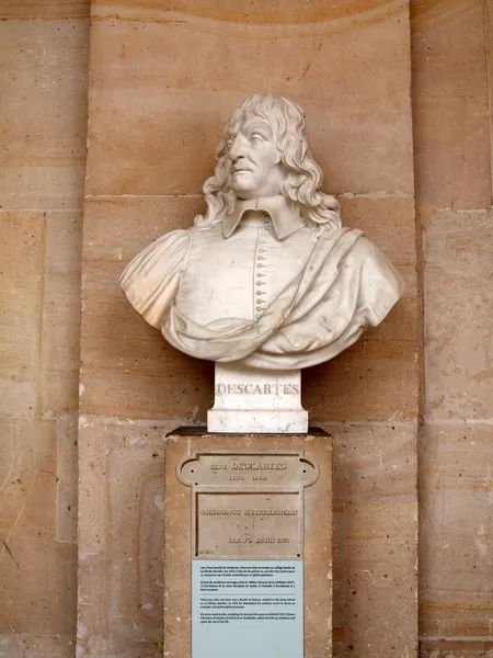 Descartes escultura en el palacio de Versalles en la ciudad de París —  Fotos de Stock