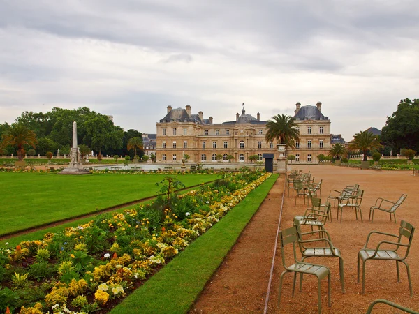 Parque em Paris: Jardin du Luxembourg palácio — Fotografia de Stock