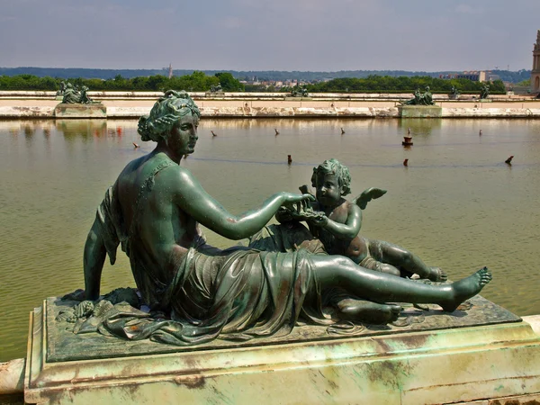 Sculptures and pond of Royal residence at Versailles near Paris in France — Stock Photo, Image