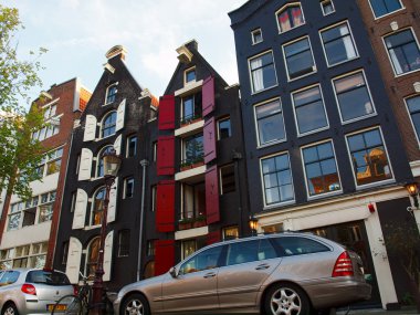 amsterrdam geleneksel evleri cephe ve eski windows