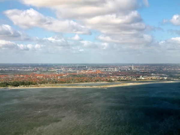 Kopenhagen stad en de zee luchtfoto. Denemarken. Europa — Stockfoto