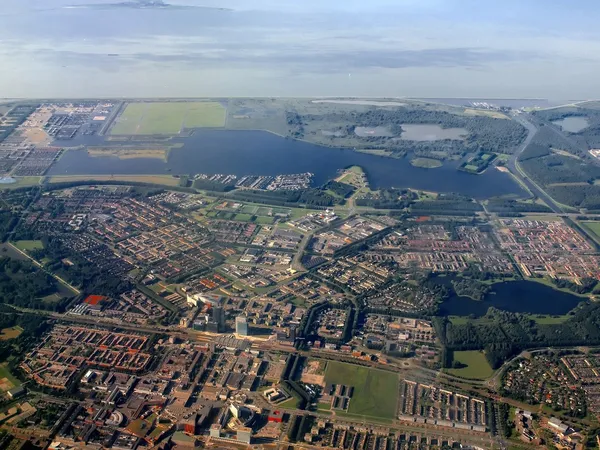 Вид с воздуха на город Алмере. Голландия. Европа — стоковое фото