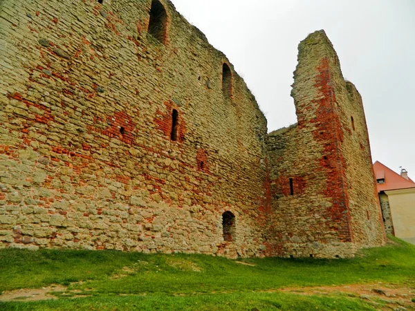 Väggen av gamla slottet. Lettland. Europa — Stockfoto