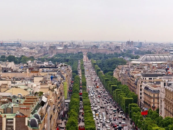 Die champs elysee und das raster in der ferne — Stockfoto