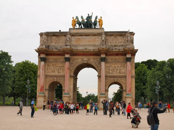 Top-Figuren auf dem Arc de triomphe du carrousel, 20120619 Paris. Frankreich. — Stockfoto