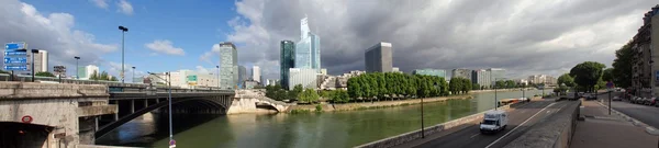 Defence district and Seine river at morning time. — Stock Photo, Image