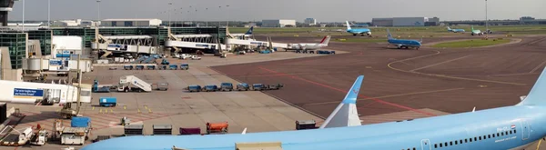 Lotnisko Schiphol w pracy. Miasto Amsterdam. 10 września 2012 — Zdjęcie stockowe