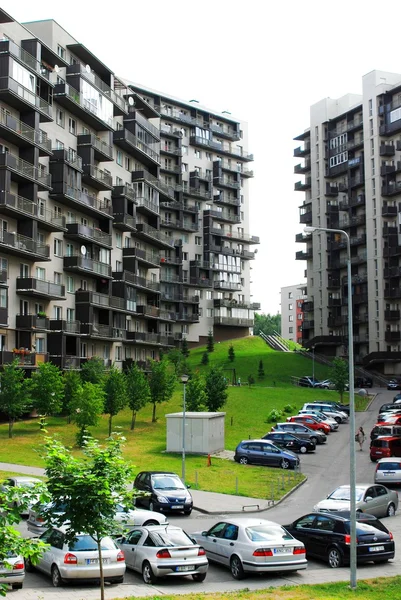 Vilnius vandaag. nieuwe gebouwen en de natuur. — Stockfoto