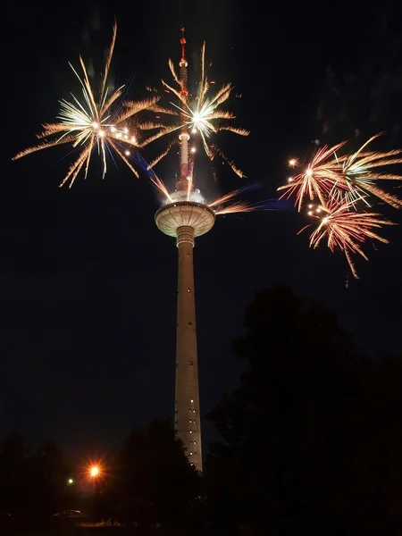 Fyrverkerier i vilnius TV-tornet — Stockfoto