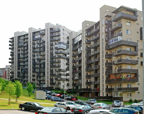 Vilnius vandaag. nieuwe gebouwen en de natuur. — Stockfoto