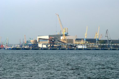 Klaipeda Limanı Vinçler ile. Litvanya 