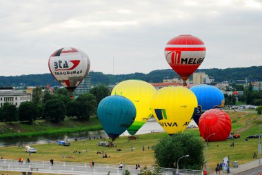  sıcak hava balonları vilnius şehir merkezinde