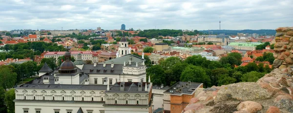 Панорама Вильнюса с холма Гедиминас . — стоковое фото