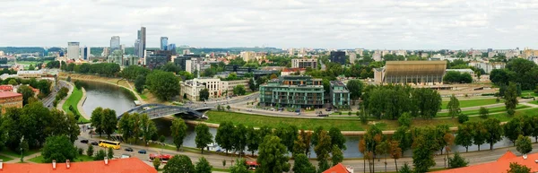 Vilnius. utsikten från kullen av övre slottet — Stockfoto
