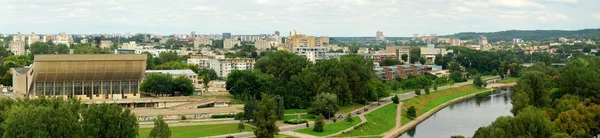 Utsikt över staden i vilnius och neris floden — Stockfoto