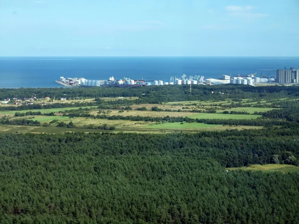 Вид с воздуха на пригороды Таллинна — стоковое фото