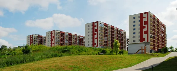 Vilnius vandaag. nieuwe gebouwen op perkunkiemis. — Stockfoto