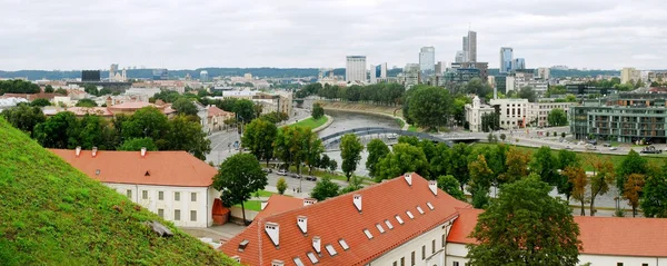 Vilnius. het uitzicht vanaf de heuvel van bovenste kasteel — Stockfoto