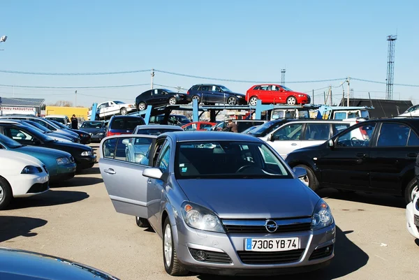 Market of second hand used cars in Kaunas city — Stock Photo, Image