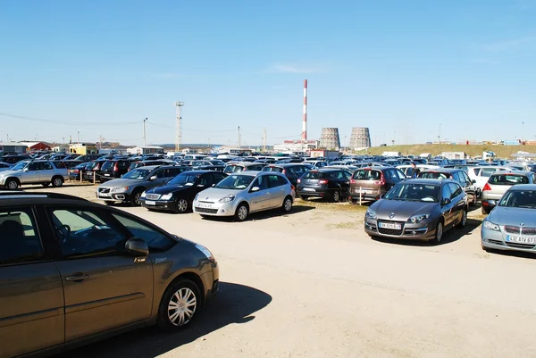 Markt voor tweedehands auto's gebruikt in vilnius stad — Stockfoto