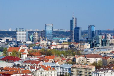 vilnius şehir tarihi kent merkezine ve modern binalar manzarayı