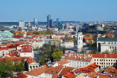 vilnius şehir tarihi kent merkezine ve modern binalar manzarayı