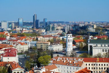 vilnius şehir tarihi kent merkezine ve modern binalar manzarayı