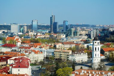 vilnius şehir tarihi kent merkezine ve modern binalar manzarayı