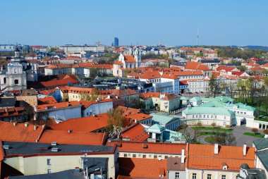 Kilise kulesinden eski Vilnius görünümü