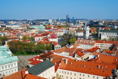 Kilise kulesinden eski Vilnius görünümü