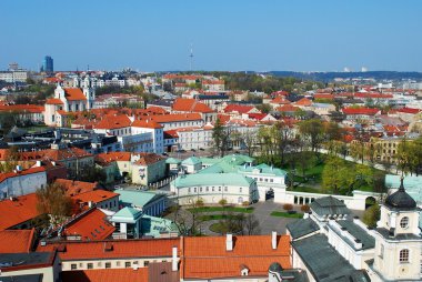 Kilise kulesinden eski Vilnius görünümü