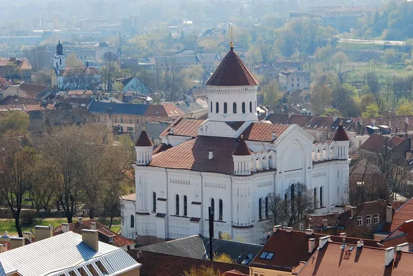 Vit ortodoxa kyrkan i huvudstaden i Litauen. — Stockfoto
