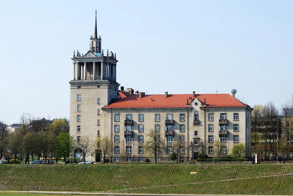 Casa de la ciudad de Vilna. Arquitectura soviética en Lituania . — Foto de Stock
