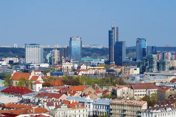 Panoramiczny widok na stare miasto Wilno i nowoczesne budynki — Zdjęcie stockowe