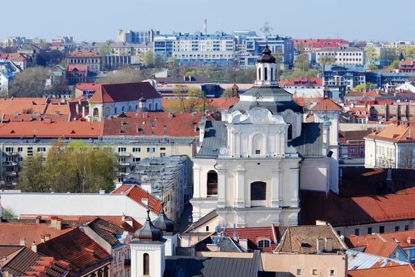 Pohled na staré vilnius z věže kostela — Stock fotografie