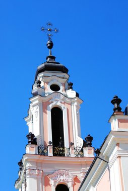 Kilise st. Catherine Vilnius, bahar zamanı