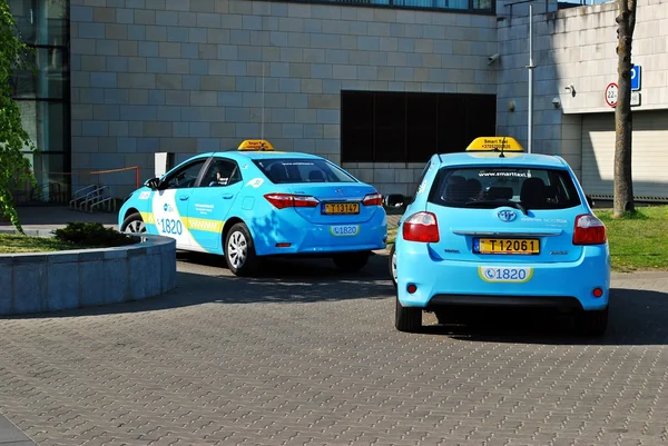 Blå taxi 1820 i vilnius stad på den 26 april, 2014 — Stockfoto